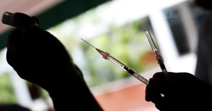 پس از آمریکا/بریتانیا هم واکسن‌های کرونای مورد تائید WHO را برای بازدیدکنندگان خارجی پذیرفت