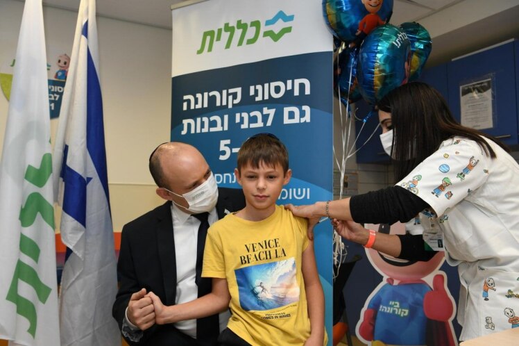 با هدف تشویق کودکان به تزریق واکسن کرونا/پسر ۹ ساله نخست‌وزیر اسرائیل واکسن زد