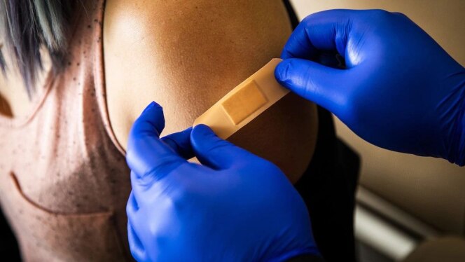 توصیه جدید WHO: افراد دچار مشکلات سلامتی یا دریافت‌کنندگان واکسن‌های غیرفعال شده دوز تقویتی بزنند