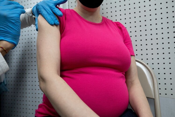 نتیجه یک مطالعه در آمریکا: واکسیناسیون کرونا در دوره بارداری ارتباطی با عوارض هنگام تولد ندارد