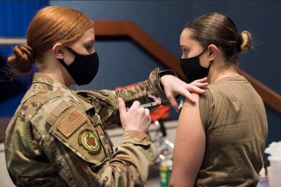 اخراج ۲۷ عضو ارتش آمریکا به دلیل خودداری از تزریق واکسن کرونا